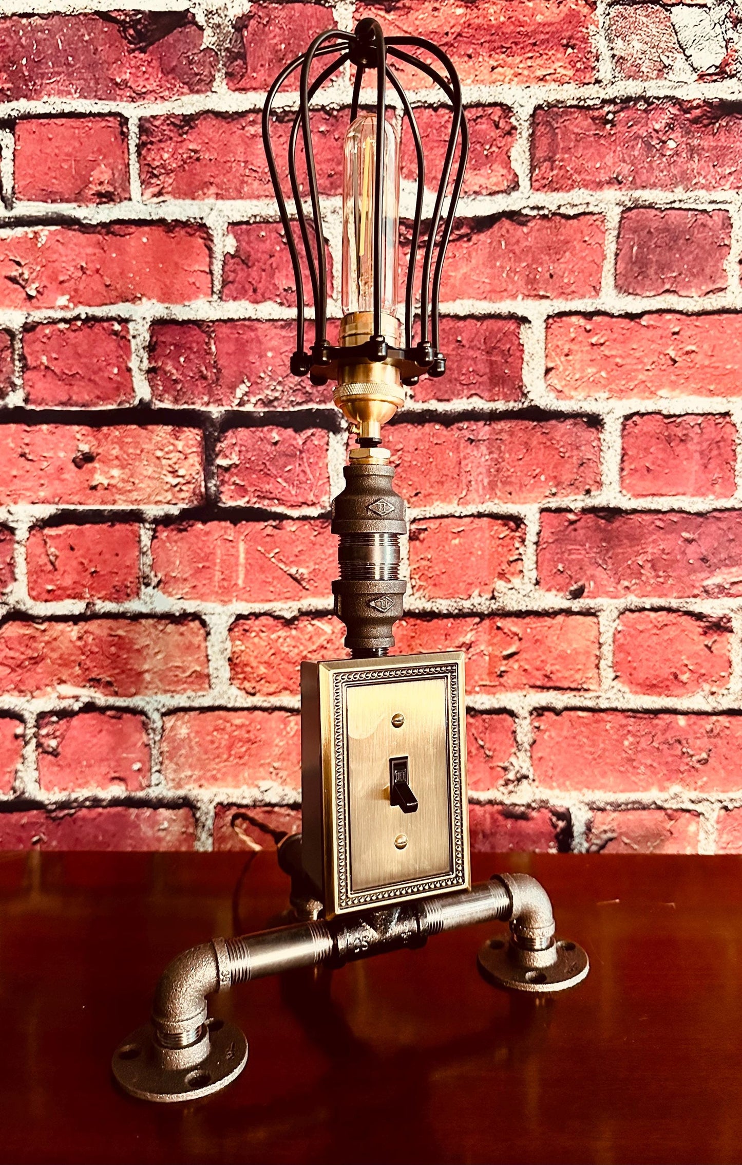 The Gentleman | Pipe Lamp